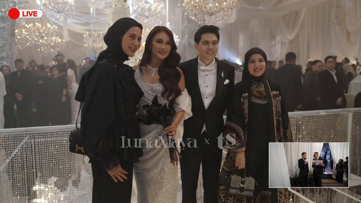 artis di resepsi Luna Maya di Jakarta (youtube.com/lunamayachannel)
