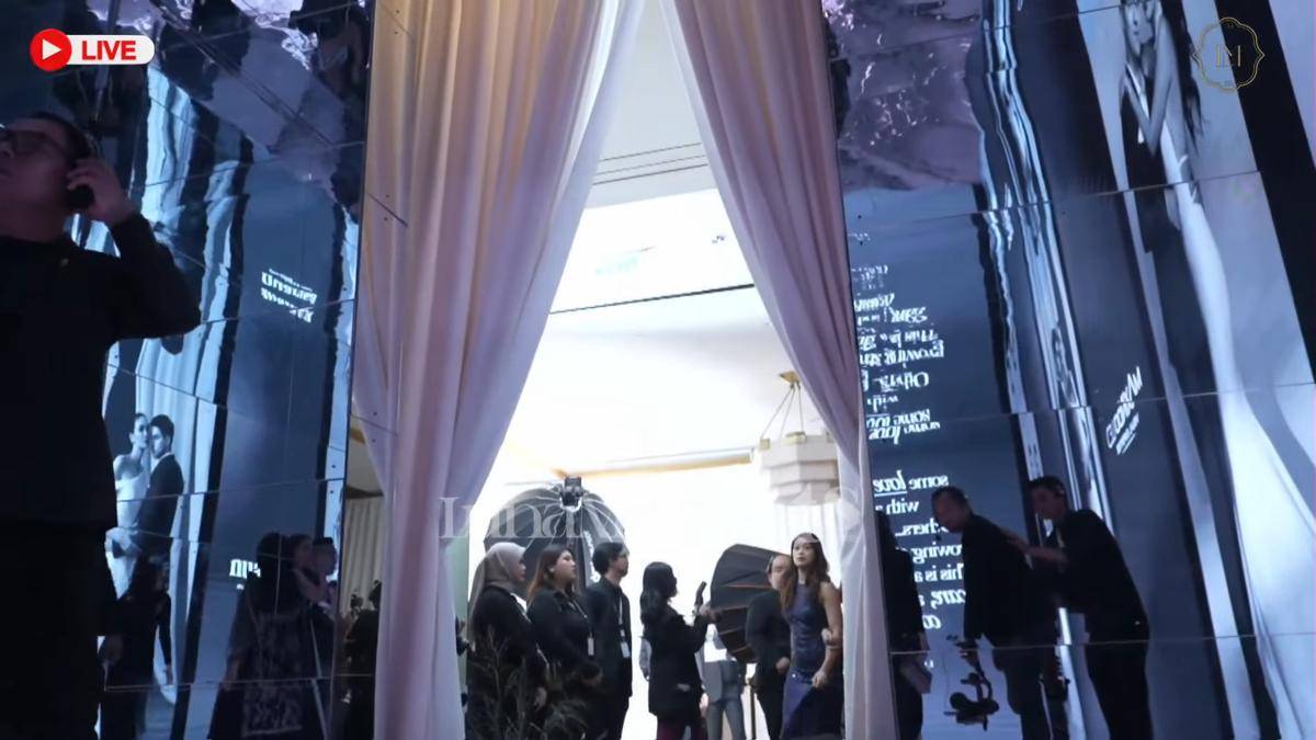 VS--YouTube-LIVELUNAMAYAMAXIMEBOUTTIERWEDDINGRECEPTIONJAKARTA-70’16”.jpg