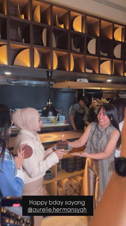 arisan Geng Cendol dan ultah Aurel (Instagram.com/aurelie.hermansyah)