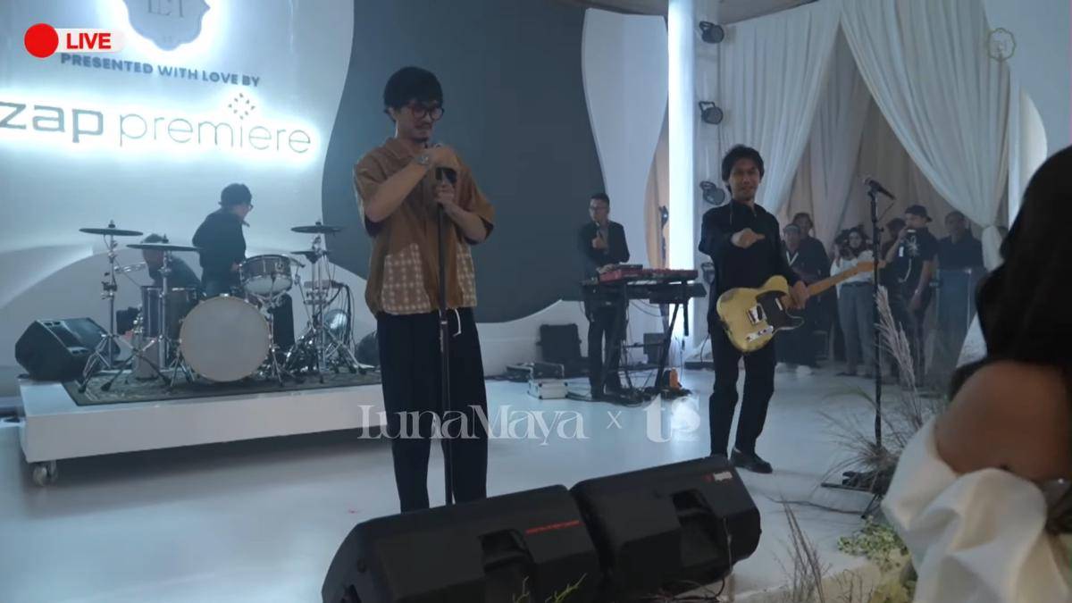 artis di resepsi Luna Maya di Jakarta (youtube.com/lunamayachannel)