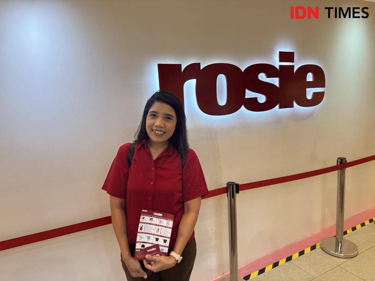 Karina, penggemar di Rosie Pop-Up Store in Jakarta pada Rabu (30/7/2025) 
