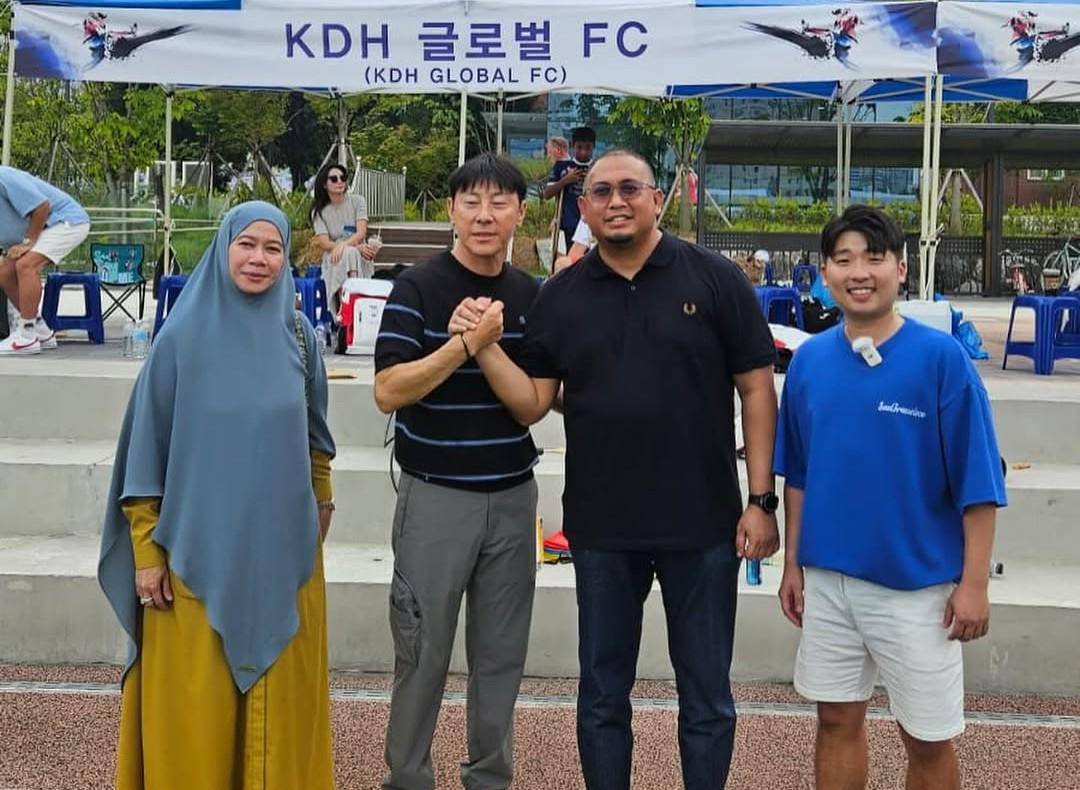 Bertemu Coach Shin Tae Yong @shintaeyong7777 dan anak2 STY Academy di gwangmyeong stadiumKami be.jpg