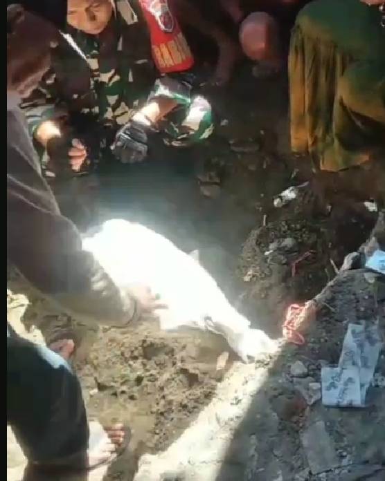 Tangkapan layar video warga di Makassar temukan tulang belulang terbungkus kain putih/Istimewa