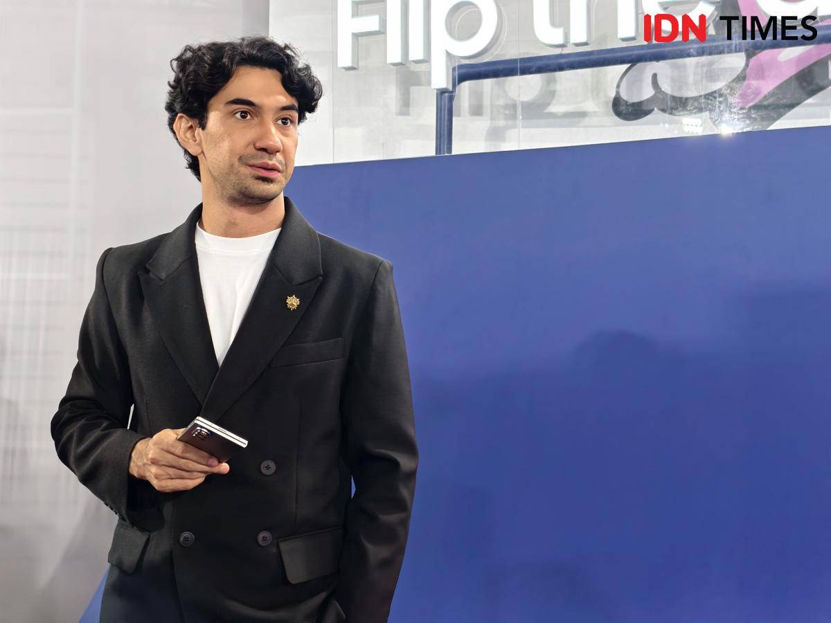 Reza Rahadian di acara launching foldable Samsung (IDN Times/Fatkhur Tozi)