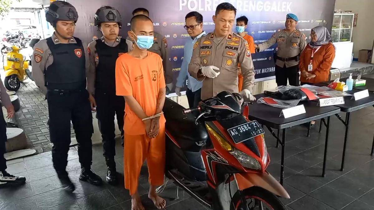Pelaku saat ditangkap Satreskrim Polres Trenggalek. IDN Times/ istimewa
