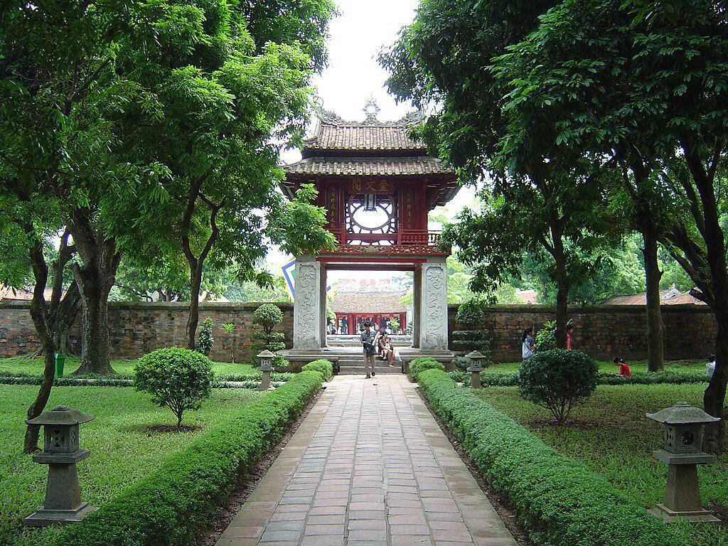 Potret sebuah kuil di Hanoi, Vietnam (commons.wikimedia.org/Chuoibk) 