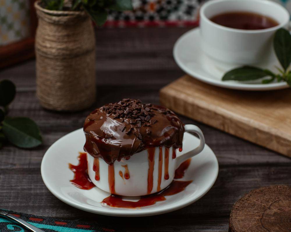 ilustrasi mug cake cokelat (freepik.com/azerbaijan_stockers)