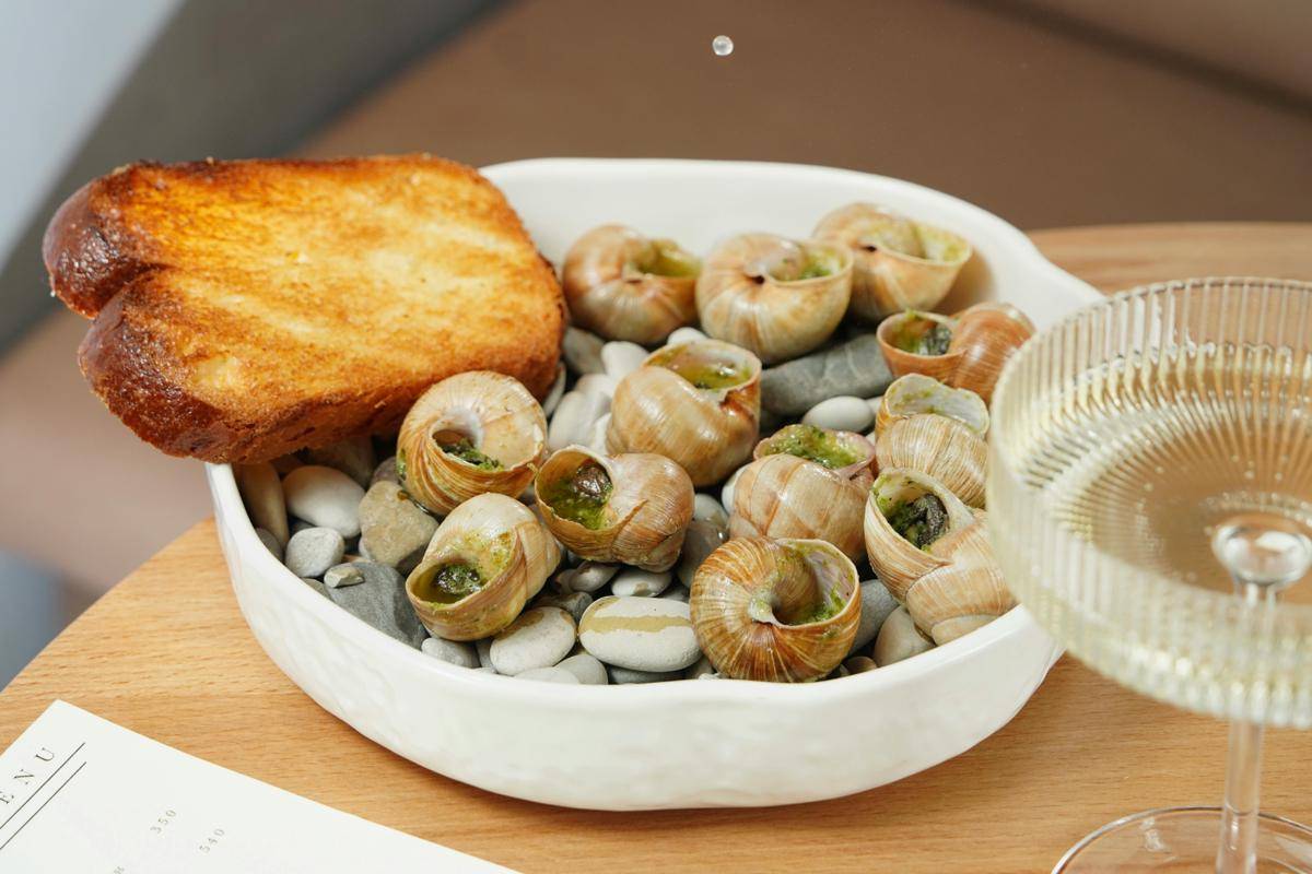 ilustrasi escargot (pexels.com/Nadin Sh)