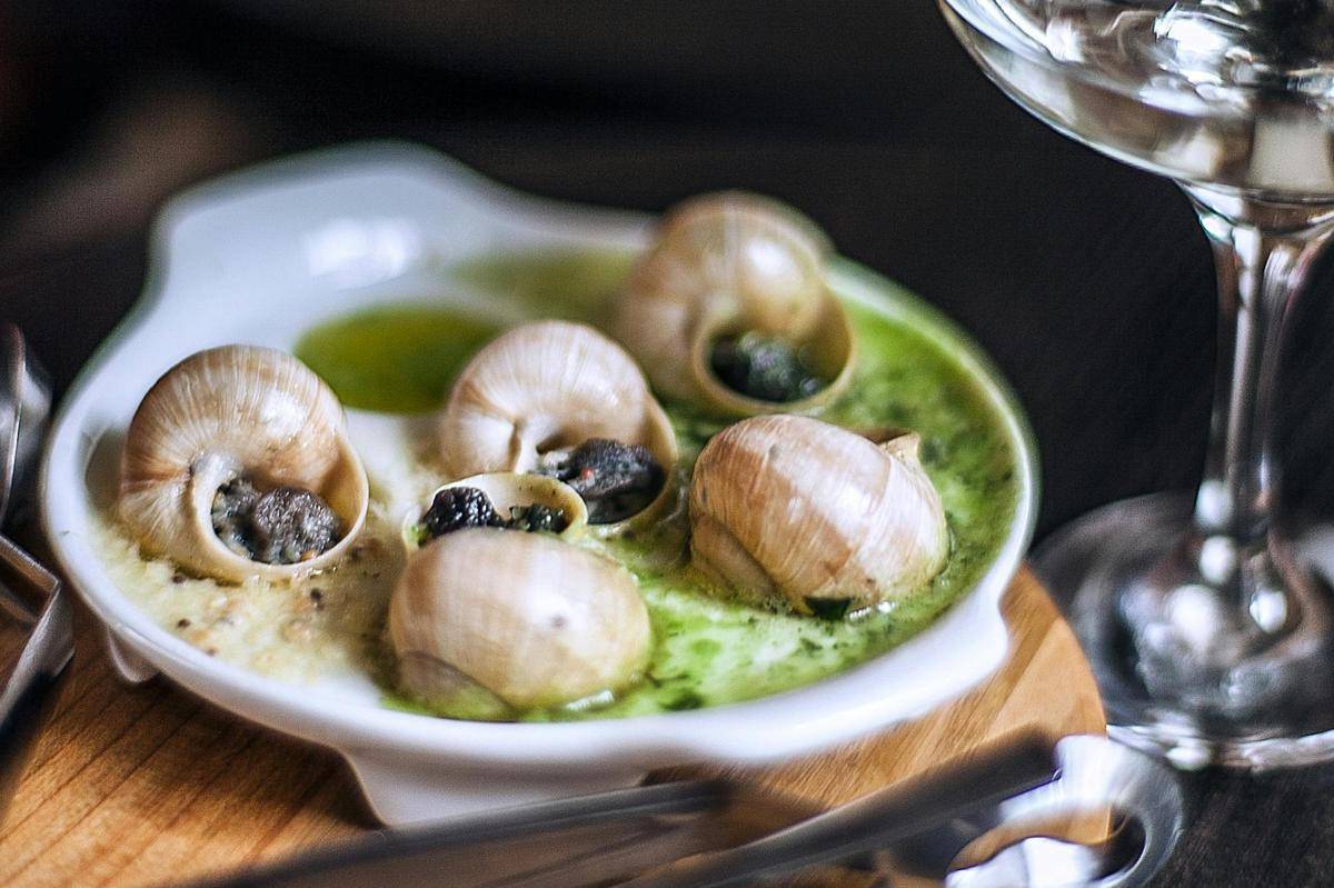 ilustrasi escargot (pexels.com/Maria Orlova)