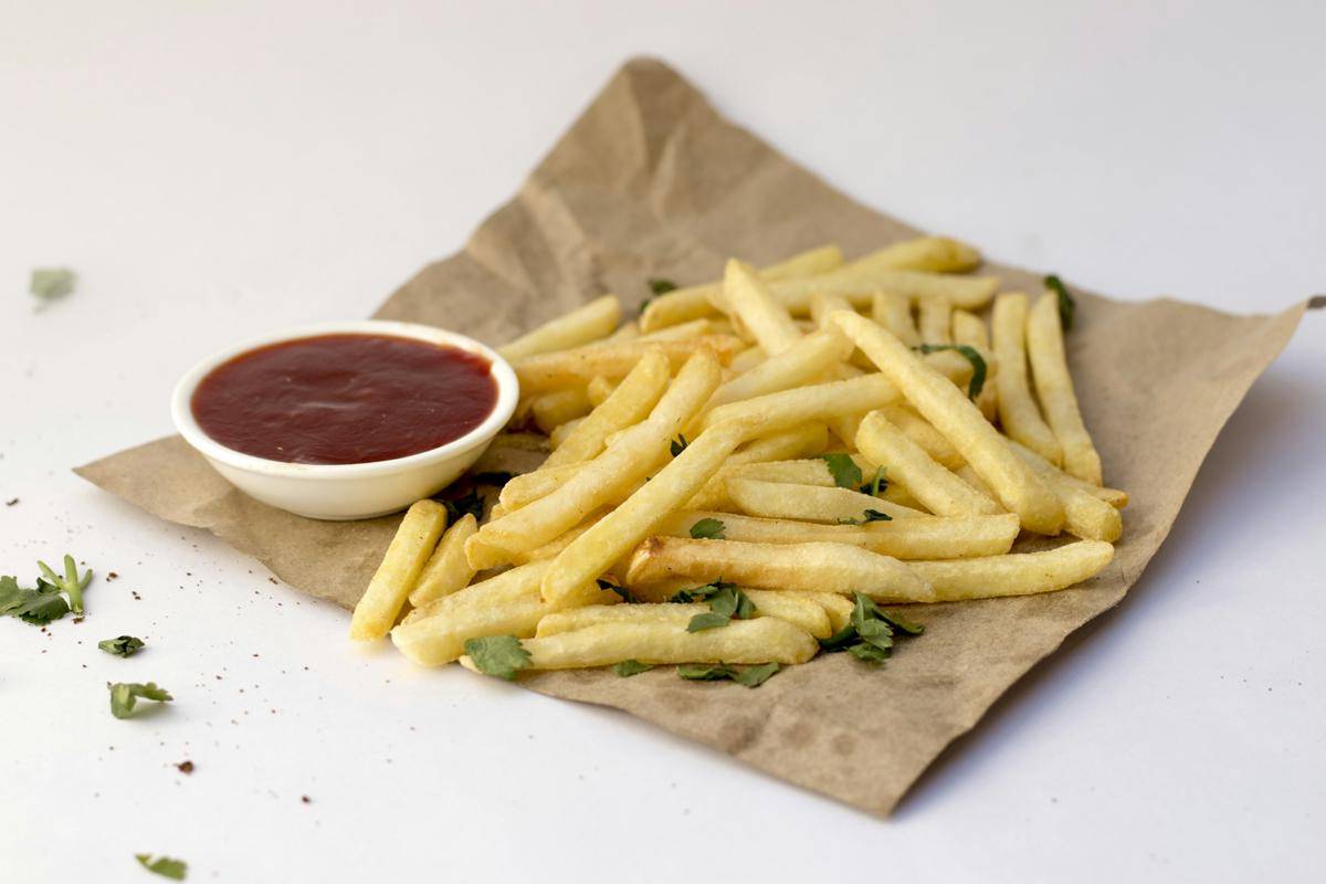 ilustrasi kentang goreng (unsplash.com/Pixzolo Photography)