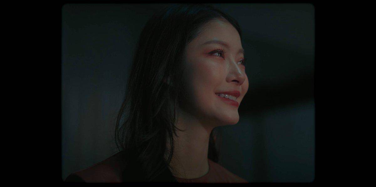 still cut karakter Anya (Namtan Tipnaree) di Enigma Black Stage (Dok.GMMTV/Enigma Black Stage)