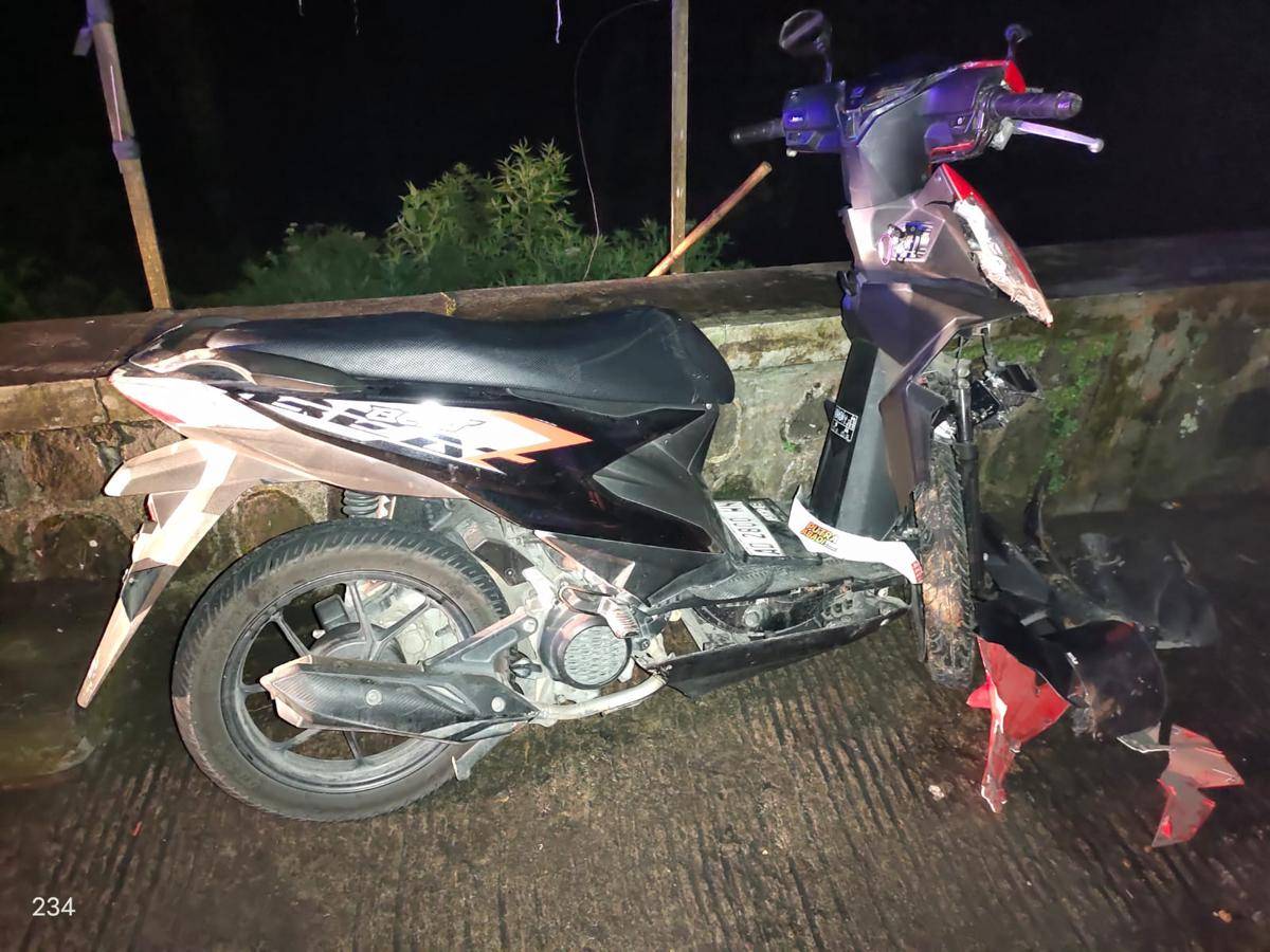 Pengendara motor tabrak besar di jalan tembus Cemorosewu-Sarangan. IDN Times/Istimewa.
