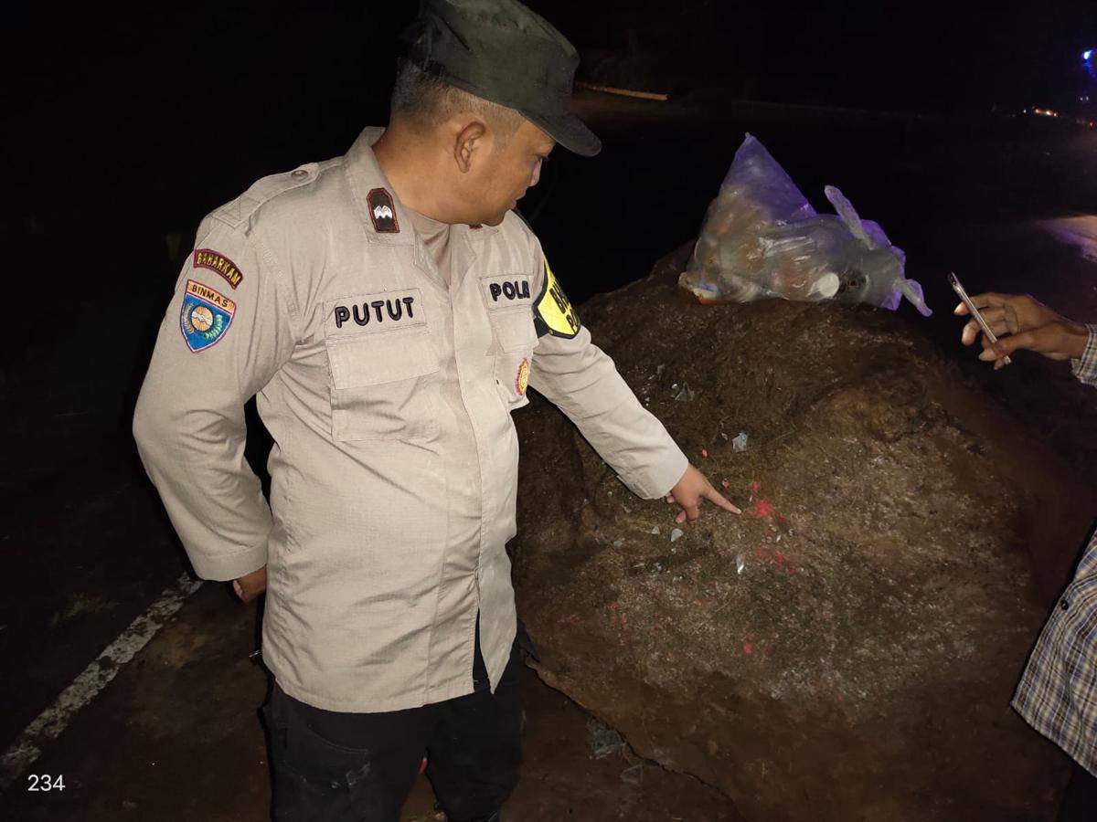 Pengendara motor tabrak besar di jalan tembus Cemorosewu-Sarangan. IDN Times/Istimewa.