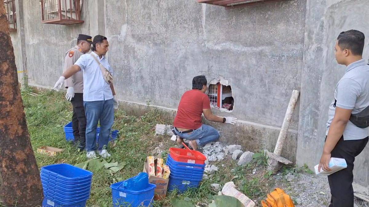 Tembok minimarket di Jalan Raya Kendal–Jogorogo, Desa/Kecamtan Kendal Ngawi dibobol maling. IDN Times/Riyanto.