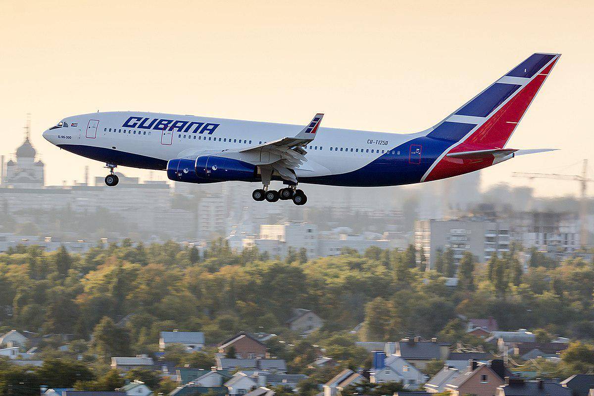 potret Ilyushin IL-96-300 milik Cubana 