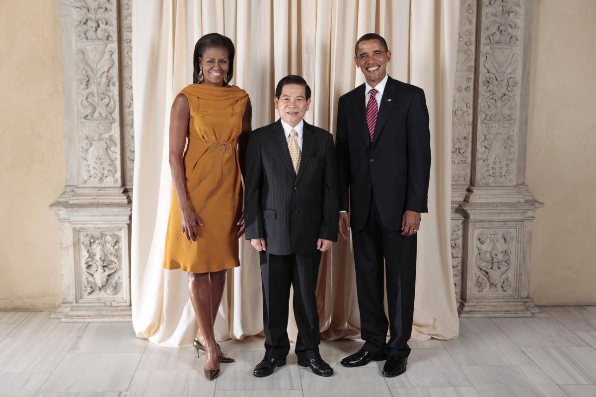 Nguyen Minh, mantan presiden Vietnam bersama Barack dan Michelle Obama (commons.wikimedia.org/Lawrence Jackson)