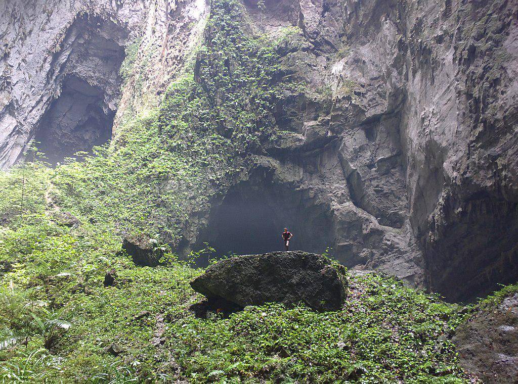 Gua Son Doong (commons.wikimedia.org/Linhcandng) 