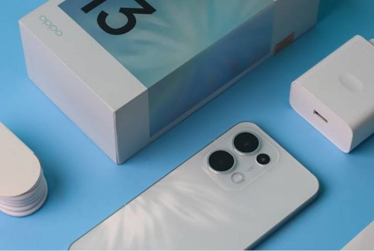 ilustrasi smartphone oppo (pexels.com/Rohit Sharma)