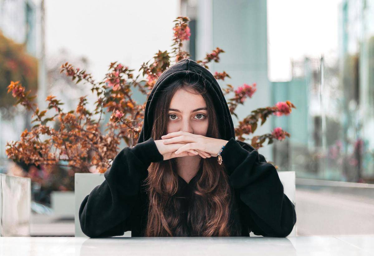 ilustrasi sinis (unsplash.com/christian ferrer)