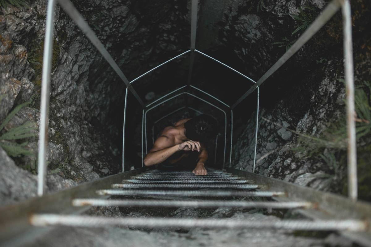 ilustrasi mencari jalan keluar (unsplash.com/Dori Bano)