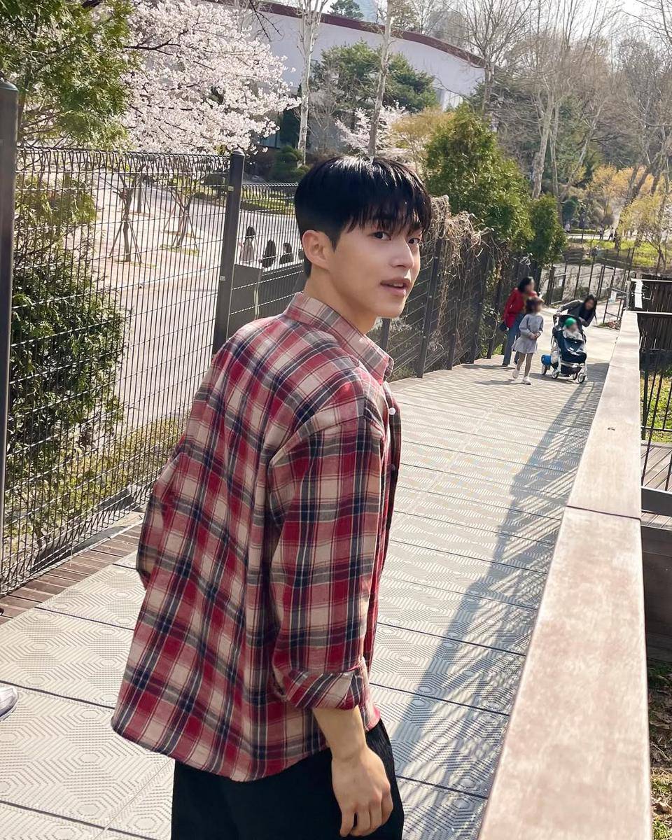 Kim Kang Min jadi salah satu pemain drama Korea Beyond the Bar (instagram.com/______kangman)
