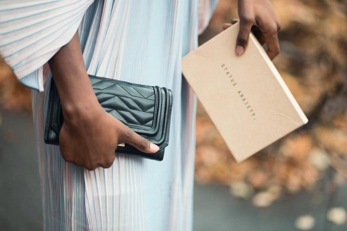 Ilustrasi dompet kulit (pexels.com/Godisable Jacob)
