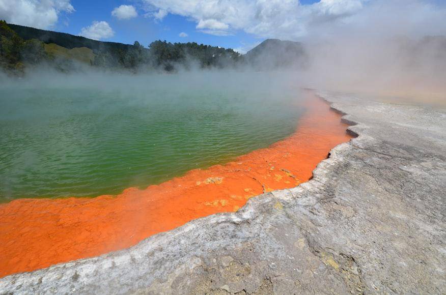 Potret danau belerang di Rotorua (unsplash.com/Holger Offermann)