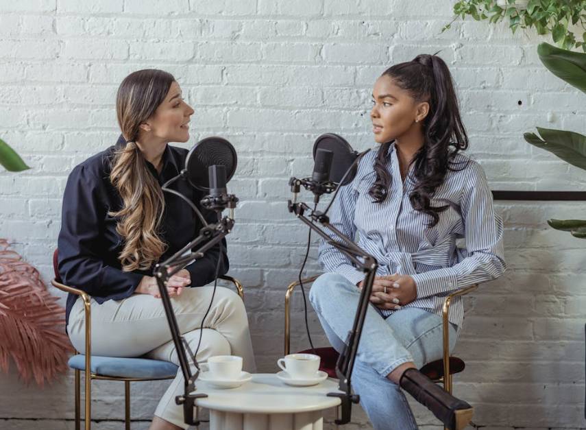 illustrasi podcast (pexels.com/George Milton)