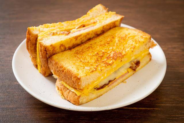ilustrasi resep roti bakar keju susu (vecteezy.com/Natthapon Ngamnithiporn)