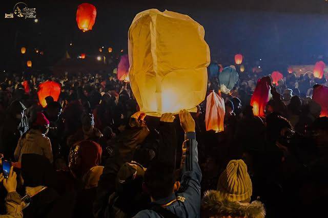 Potret prosesi Penerbangan Lampion dalam acara Dieng Culture Festival Potret (instagram.com/festival_dieng)