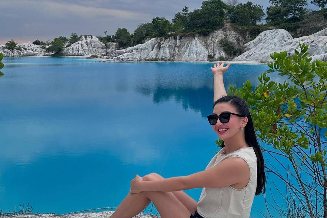 Potret Raline Shah di Danau Kaolin Bangka (instagram.com/ralineshah)