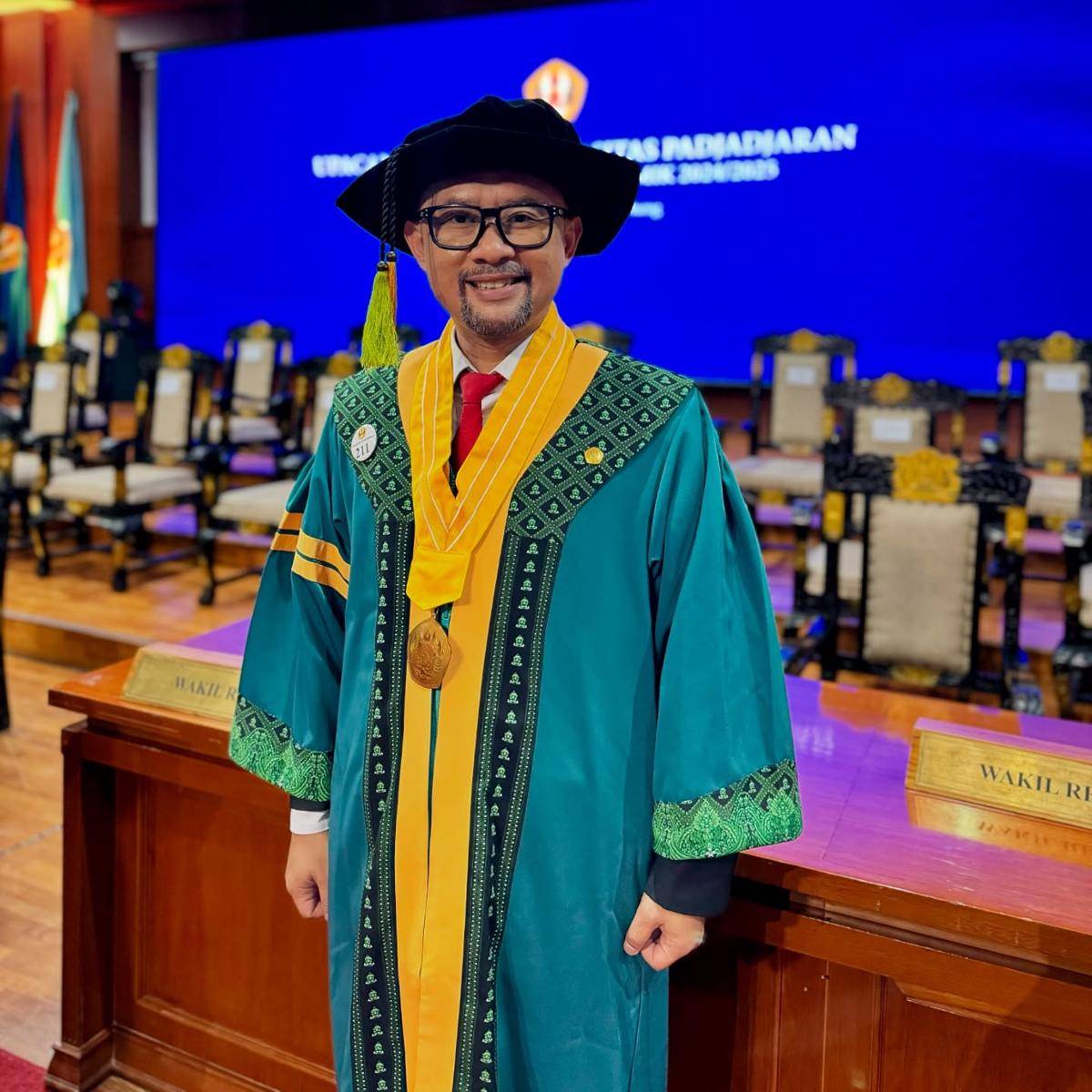 Ronal Surapradja (instagram.com/rocknal)