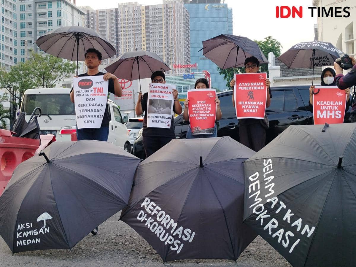 Aksi Kamisan di Kota Medan kritik peradilan militer (IDN Times/Eko Agus Herianto)