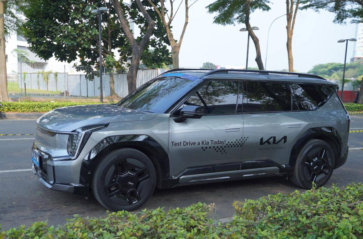 Kia EV9 GT-Line tersedia di area test drive GIIAS 2025 selama pameran berlangsung.jpeg