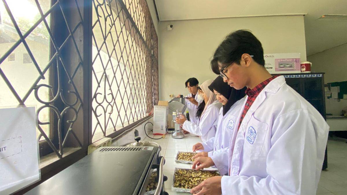Tim Program Kreativitas Mahasiswa Kewirausahaan (PKM-K) Universitas Lampung (Unila)