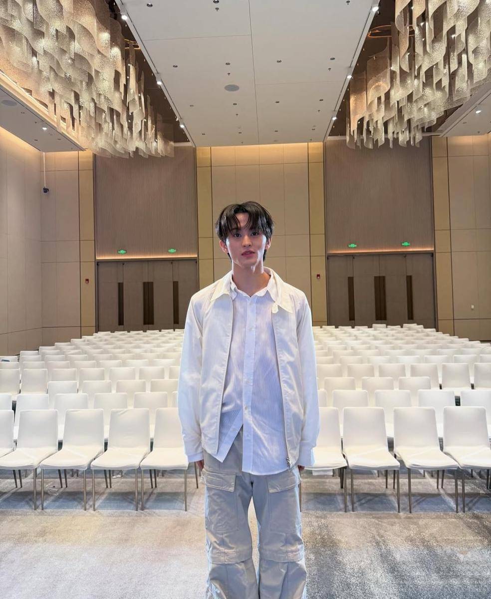 Mark NCT (instagram.com/onyourm__ark)