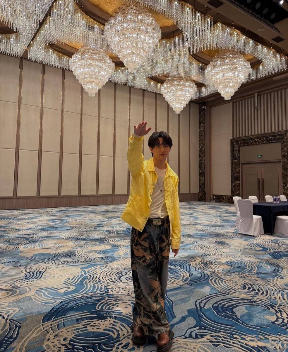 Mark NCT (instagram.com/onyourm__ark)