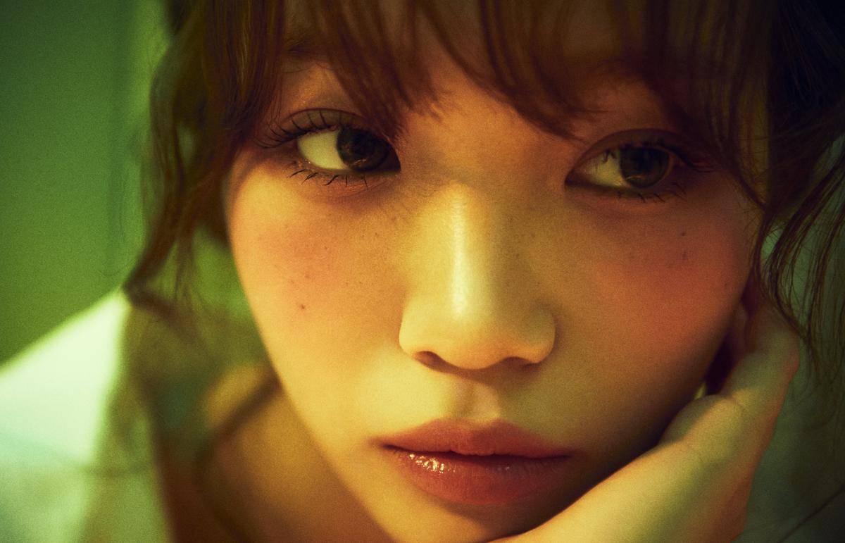 potret Chaewon LE SSERAFIM di mini album EASY (x.com/SOURCEMUSIC)