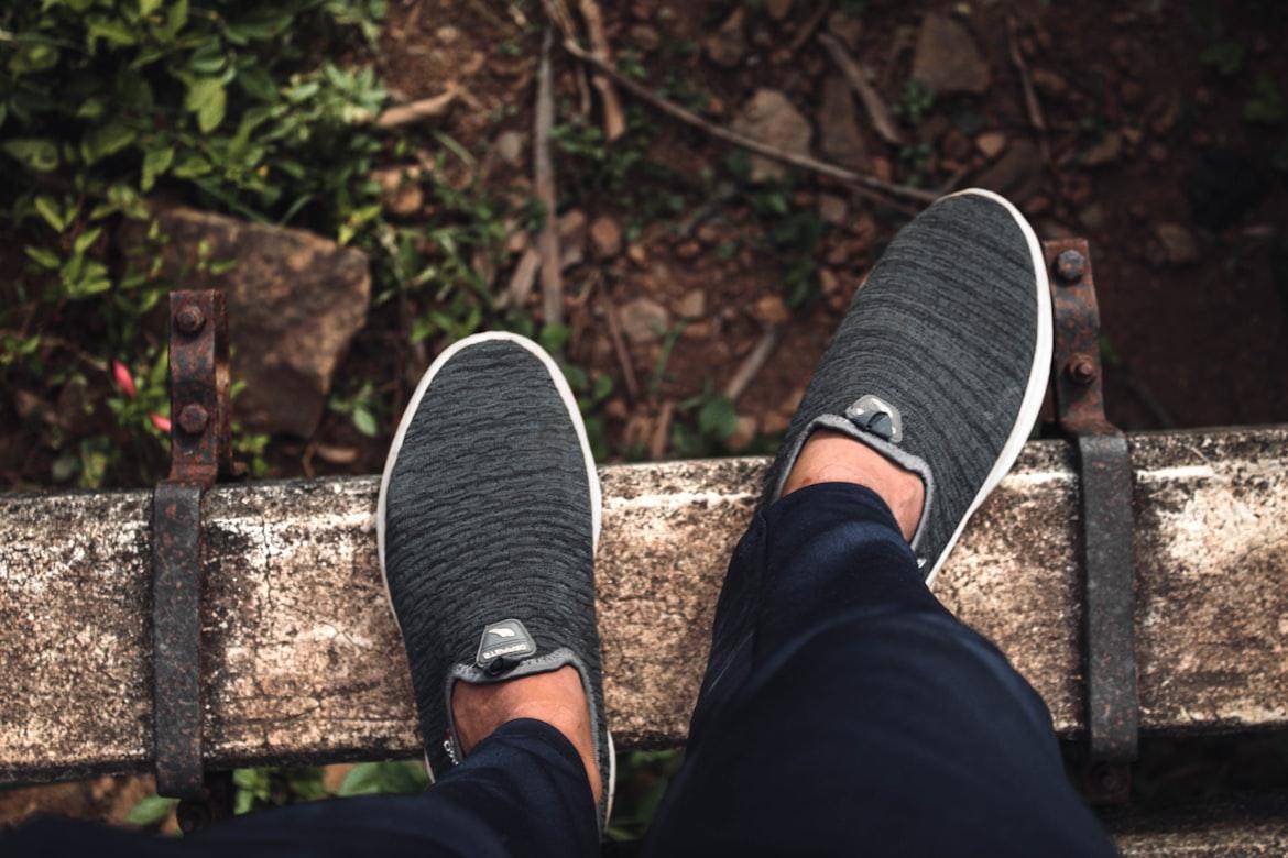 ilustrasi sepatu slip on (unsplash.com/Lino)