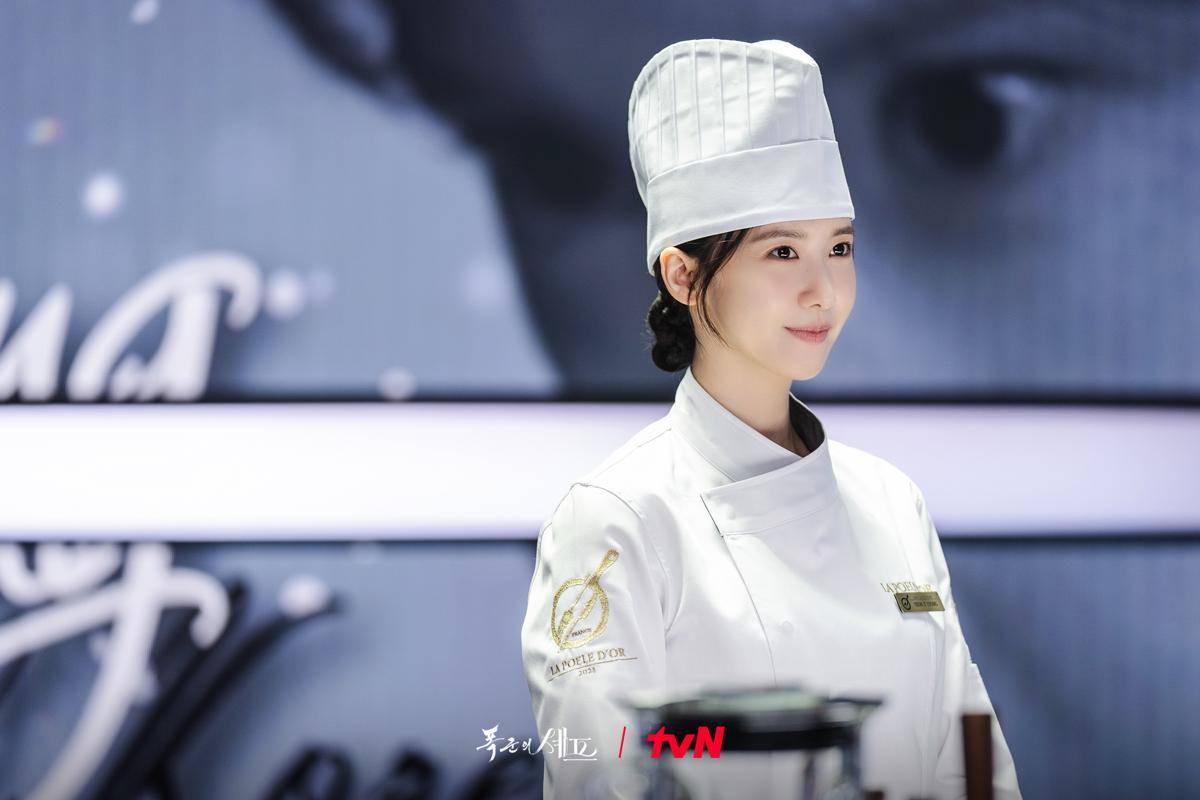 Cuplikan drakor Bon Appetit, Your Majesty (dok. TVN/Bon Appetit, Your Majesty)