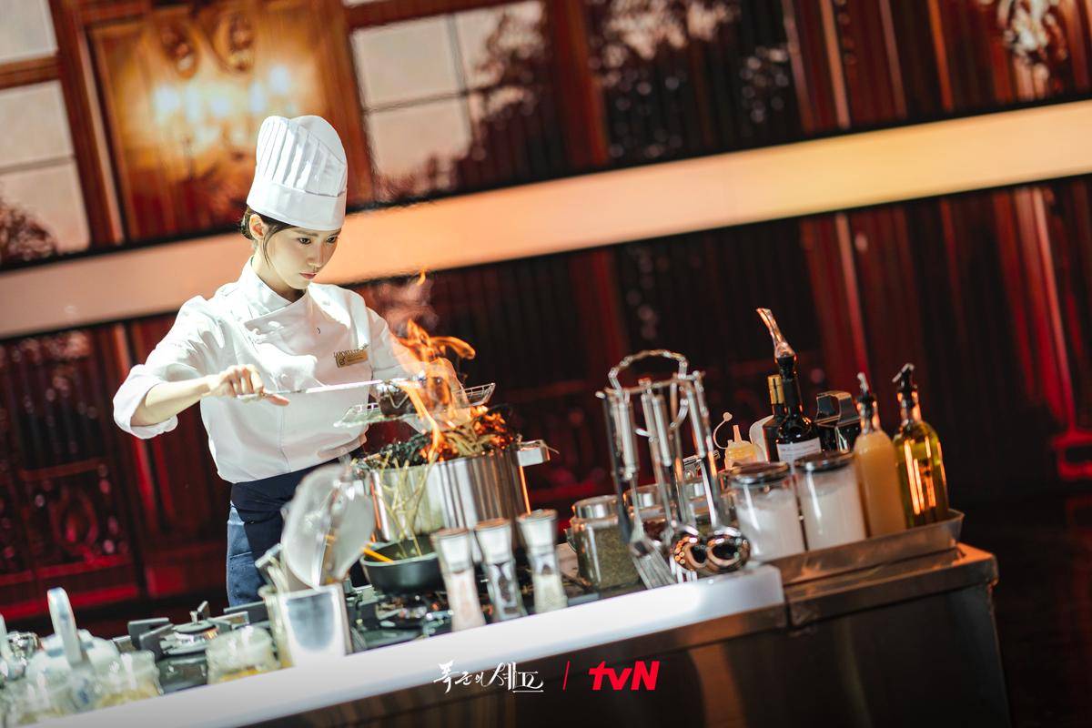 Cuplikan drakor Bon Appetit, Your Majesty (dok. TVN/Bon Appetit, Your Majesty)