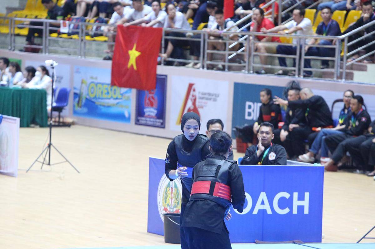 Safira Dwi Meilani bertanding di 9th Asian Pencak Silat Championship 2025 Vietnam. (Dok Safira Dwi Meilani).