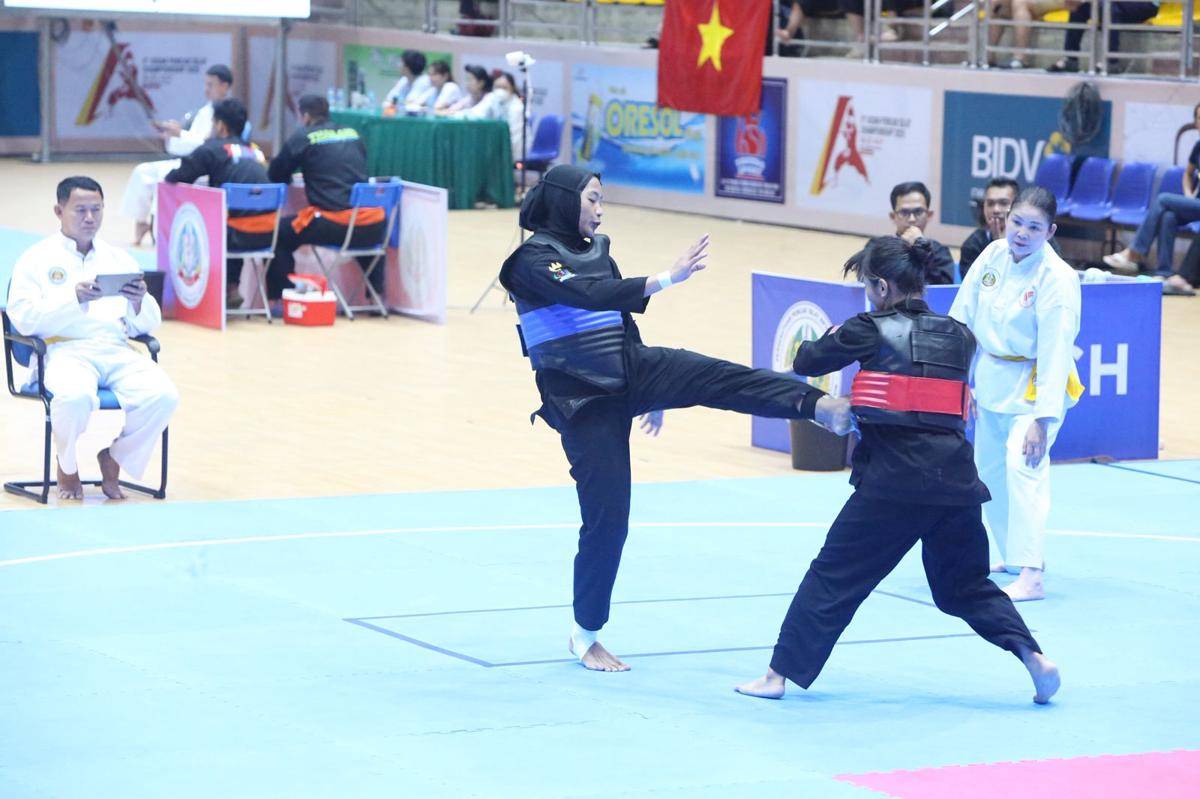 Safira Dwi Meilani bertanding di 9th Asian Pencak Silat Championship 2025 Vietnam. (Dok Safira Dwi Meilani).