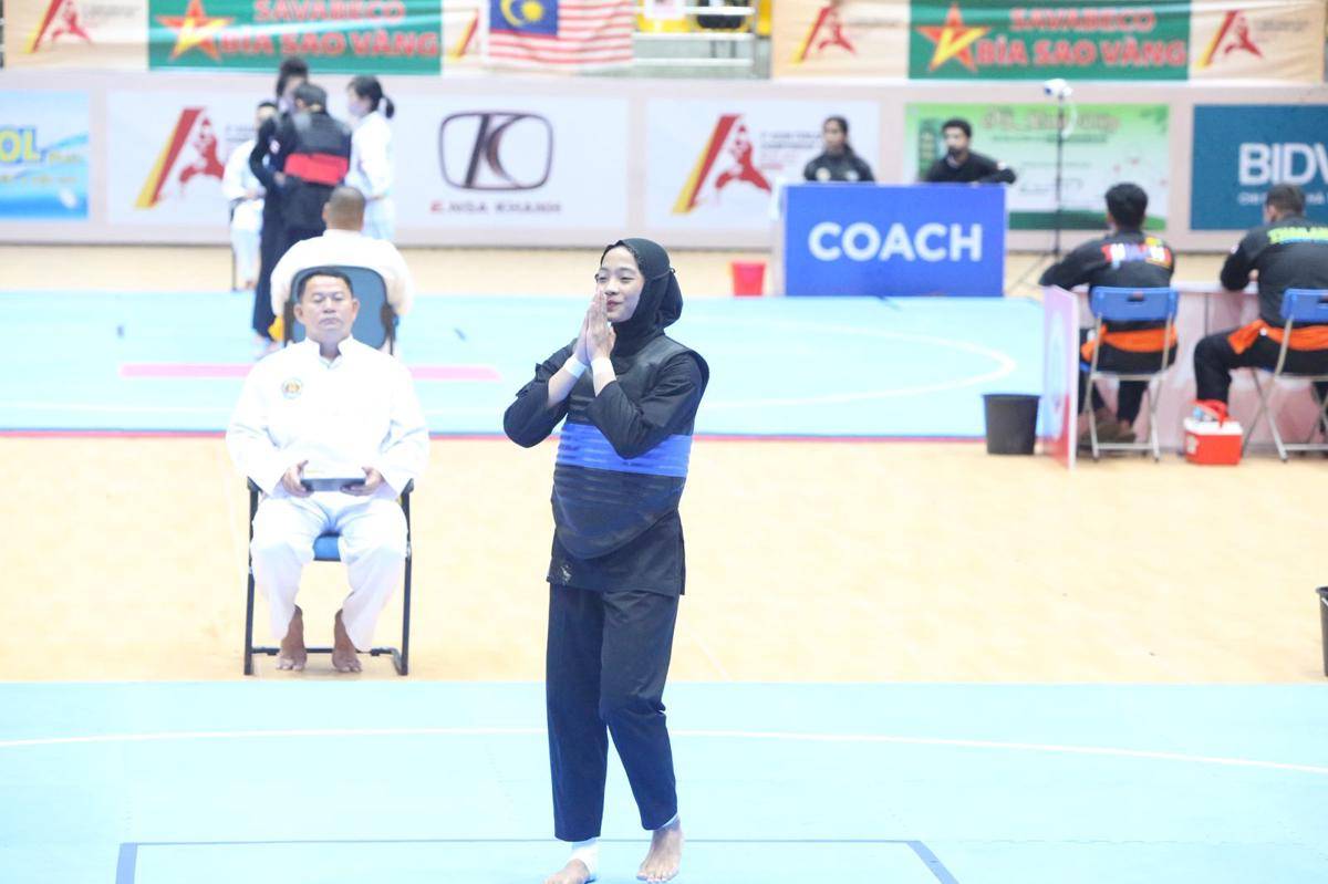 Safira Dwi Meilani bertanding di 9th Asian Pencak Silat Championship 2025 Vietnam. (Dok Safira Dwi Meilani).