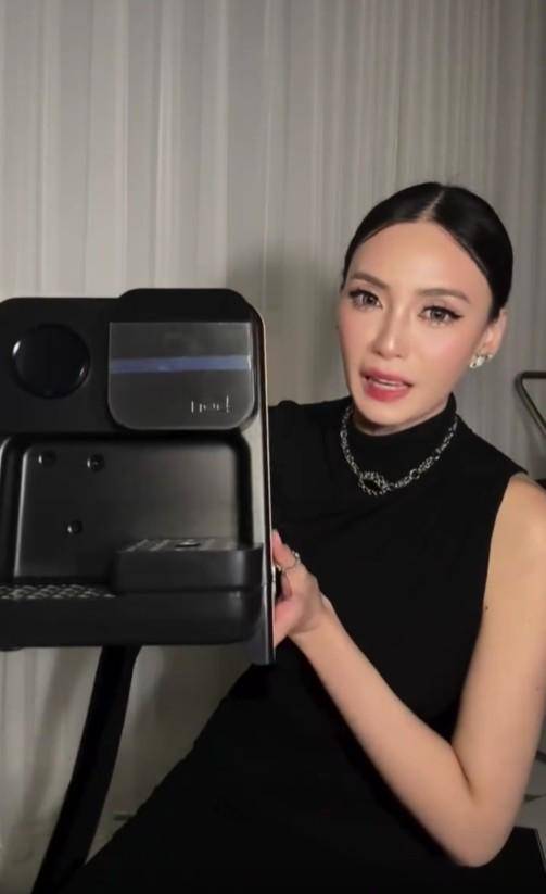 Artis Unboxing Suvenir Pernikahan Luna-Maxime (Instagram.com/tamaradai)
