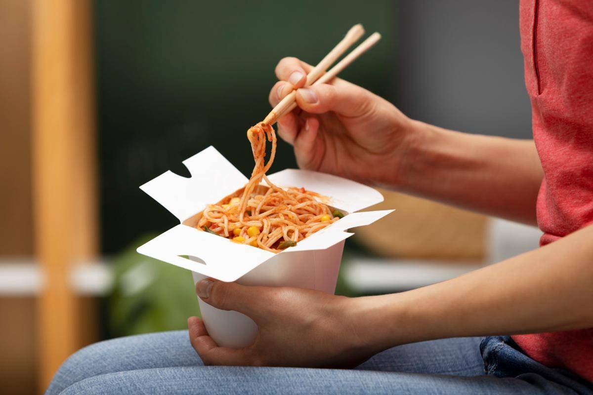 Ilustrasi mie instan cup