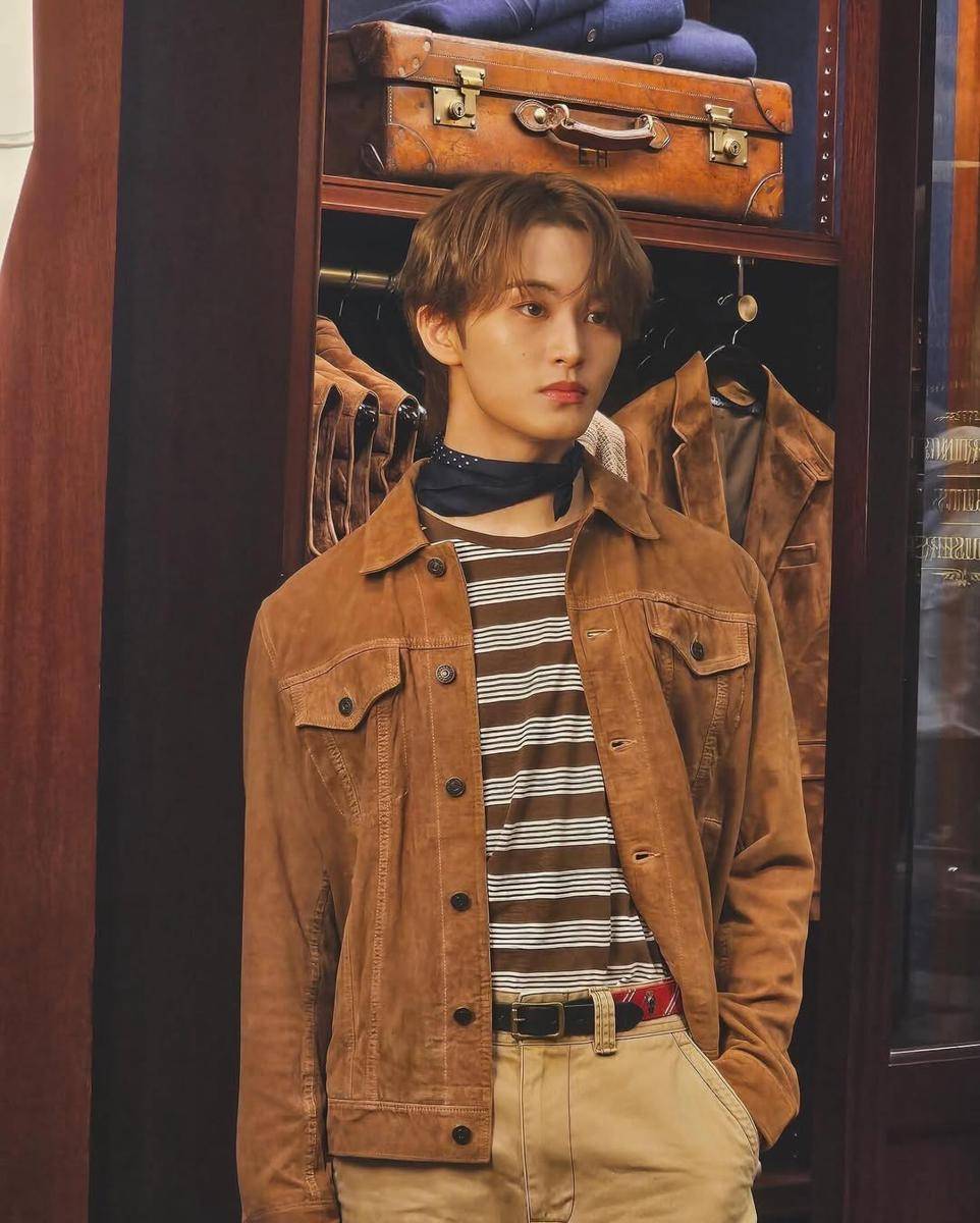 casual teen style ala Mark NCT (instagram.com/onyourm__ark)