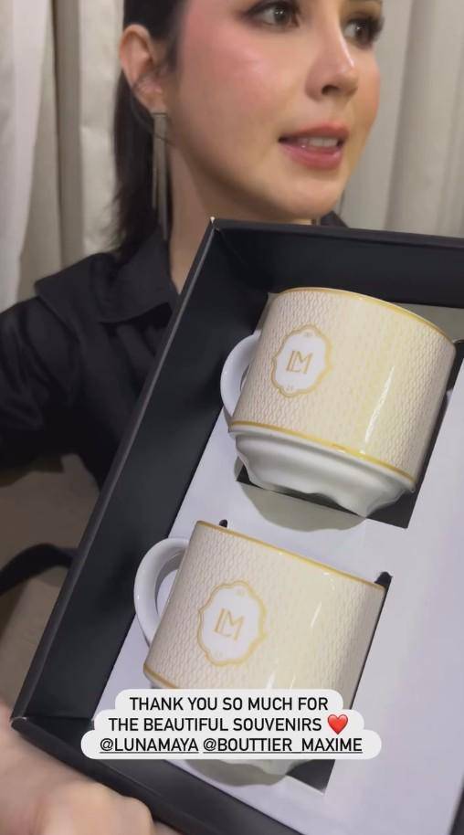 Artis Unboxing Suvenir Pernikahan Luna-Maxime (Instagram.com/arumibaschin94)