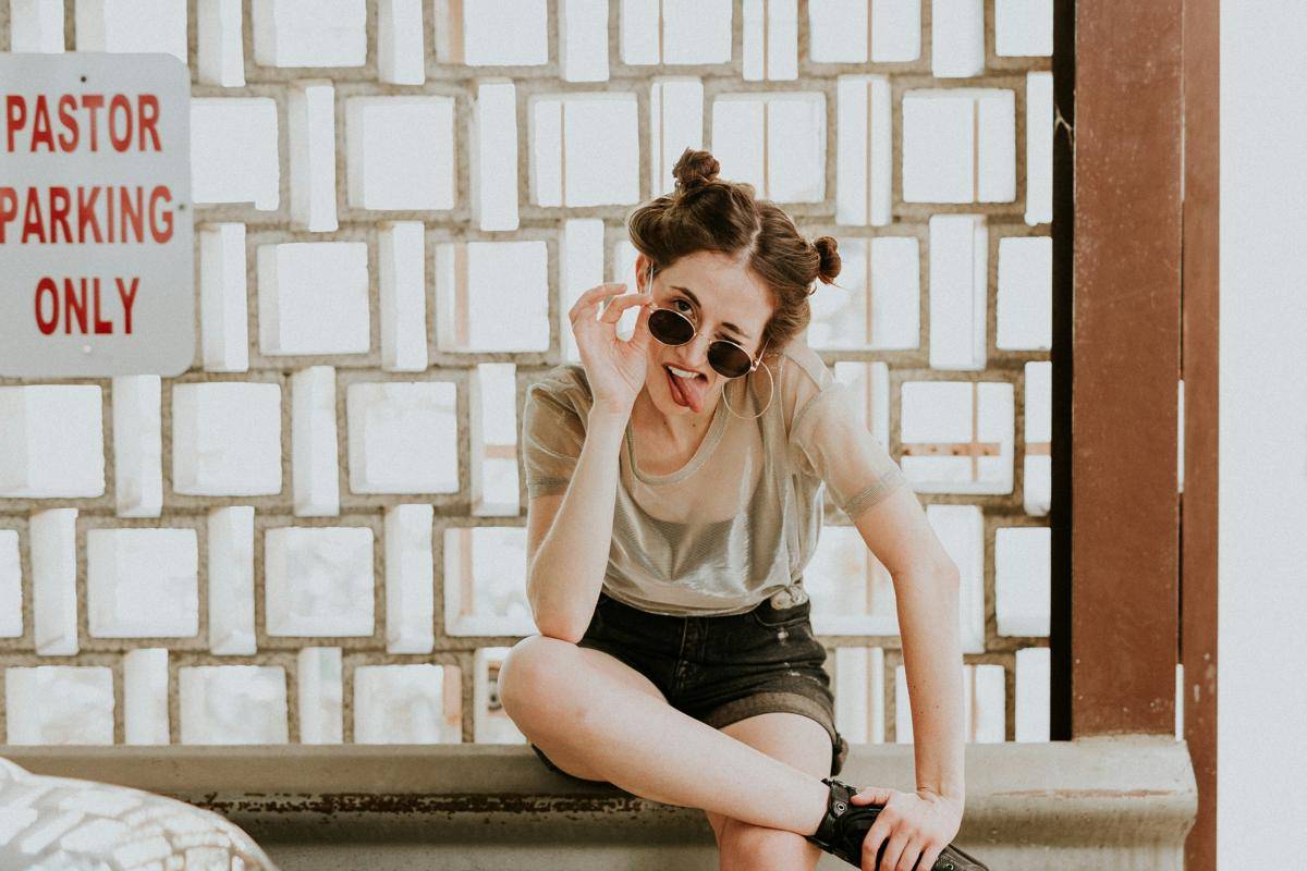ilustrasi berpose unik (unsplash.com/Brooke Cagle)