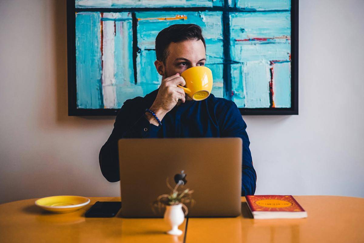 ilustrasi seorang penulis (unsplash.com/Chris Benson)